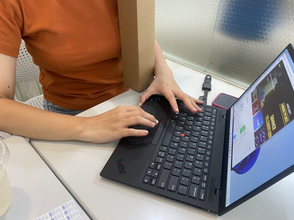 Khách hàng tại Laptop Minh Đạt-2